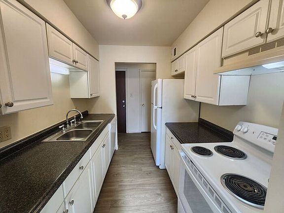 2nd image of 410 S 29th St APT 06