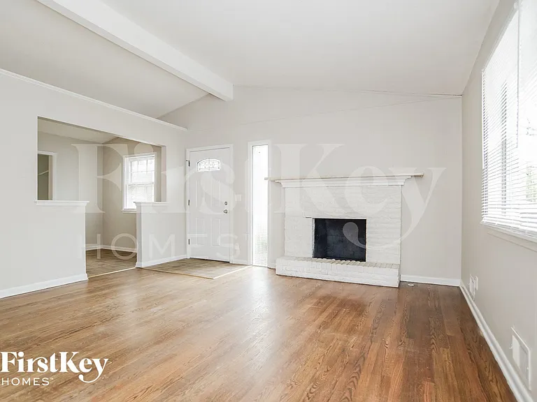 5106 S Grand Ave — Photo 4