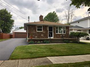 17 Veterans Dr, Lancaster, NY 14086
