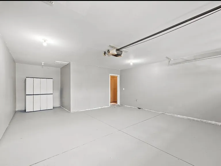 942 Crossing Way — Photo 10