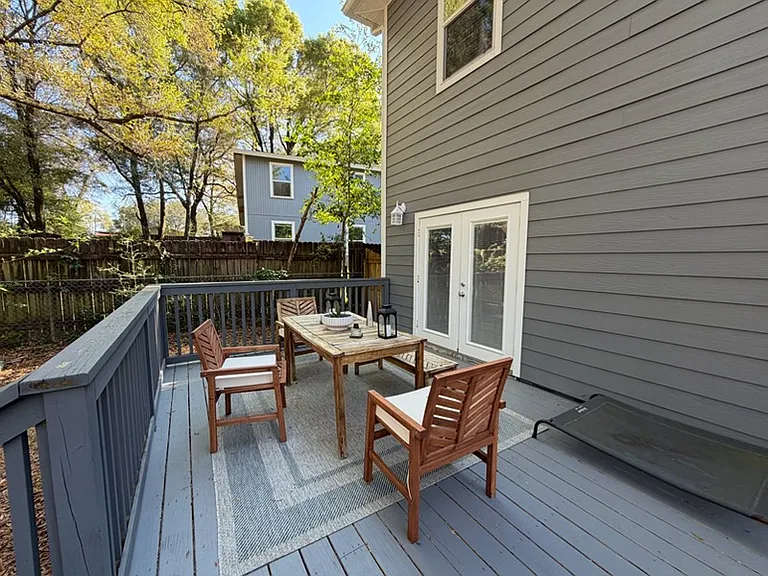 411B Redwood Ave — Photo 18