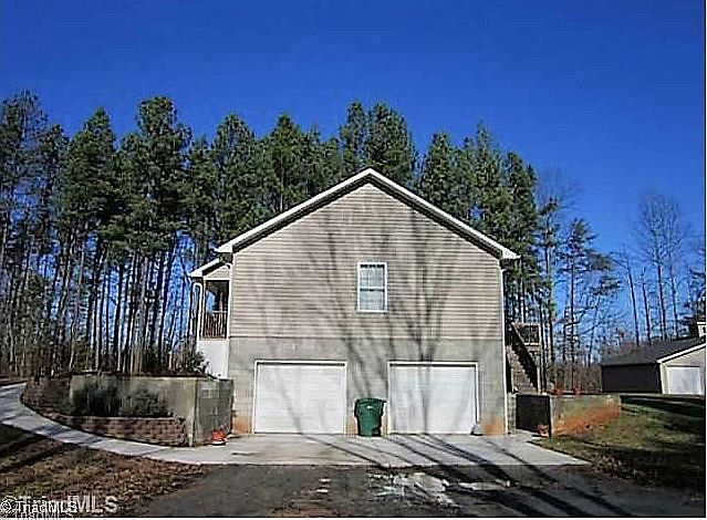 2nd image of 207 E Oval Dr