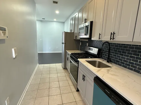 180 Hutton St APT 3R, Jersey City, NJ 07307