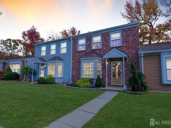 228 Chaucer Ct, Old Bridge, NJ 08857