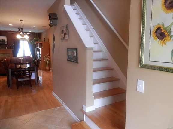 3rd image of 9 Chelsea Dr