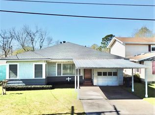 2611 2nd Ave, Groves, TX 77619