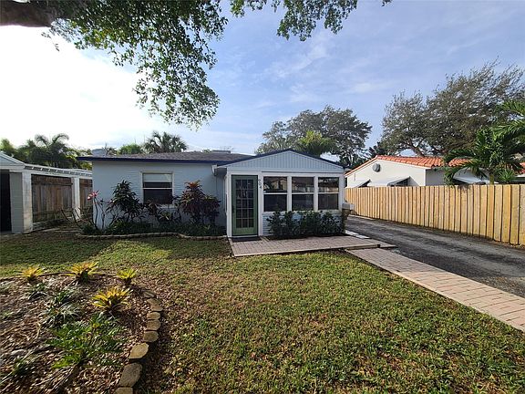 2nd image of 904 SE 13th Street