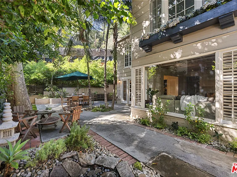 2377 N Beverly Glen Blvd — Photo 2