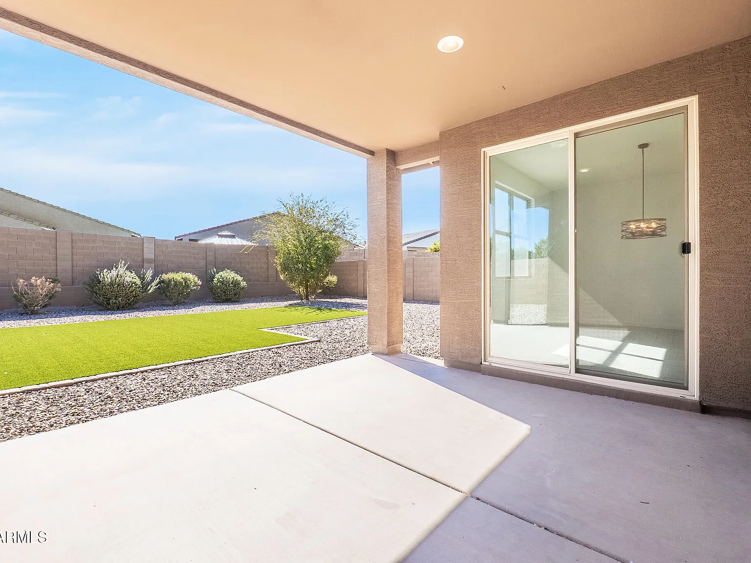 5 bed, 3.0 bath, 2549 sqft, $2,300 — Photo 3
