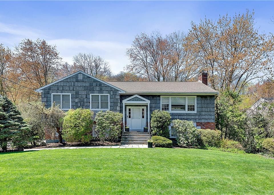 1st image of 16 Pinehurst Dr