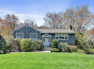 16 Pinehurst Dr, Purchase, NY 10577