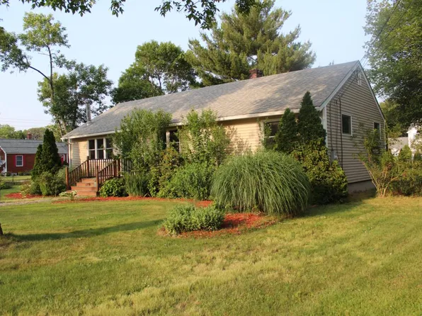 9 Elizabeth Rd, Barrington, RI 02806