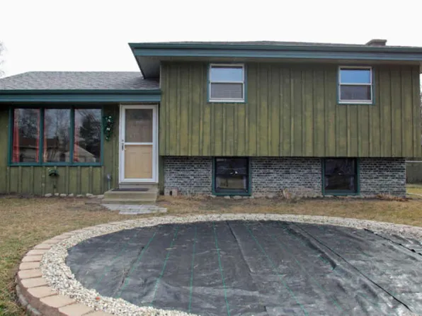 2615 Bittersweet Ct, Racine, WI 53402