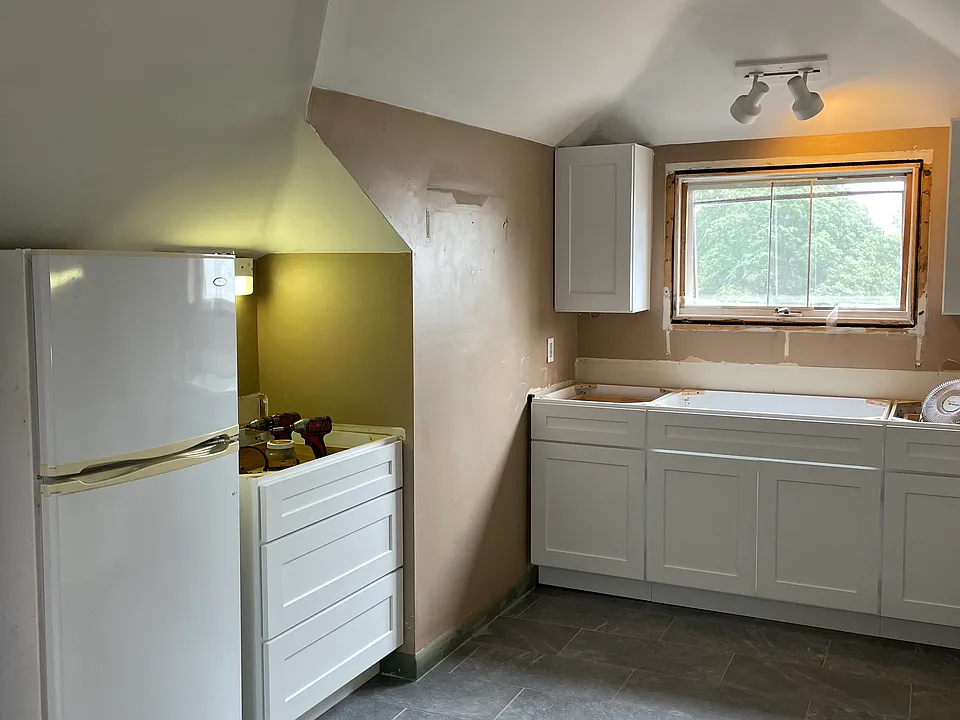 179 Whitman Ave #3