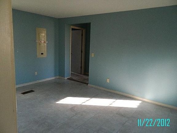 3rd image of 1658 Tremont Ave