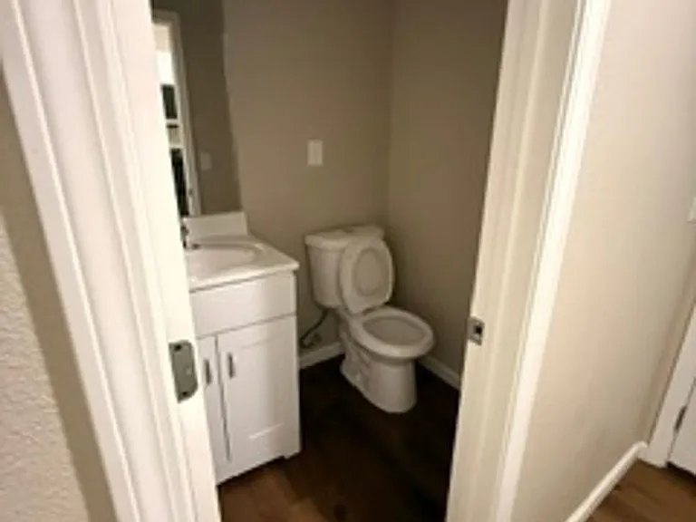 309 Hawthorne Court — Photo 11