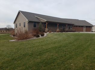 N1279 Midway Rd, Hortonville, WI 54944