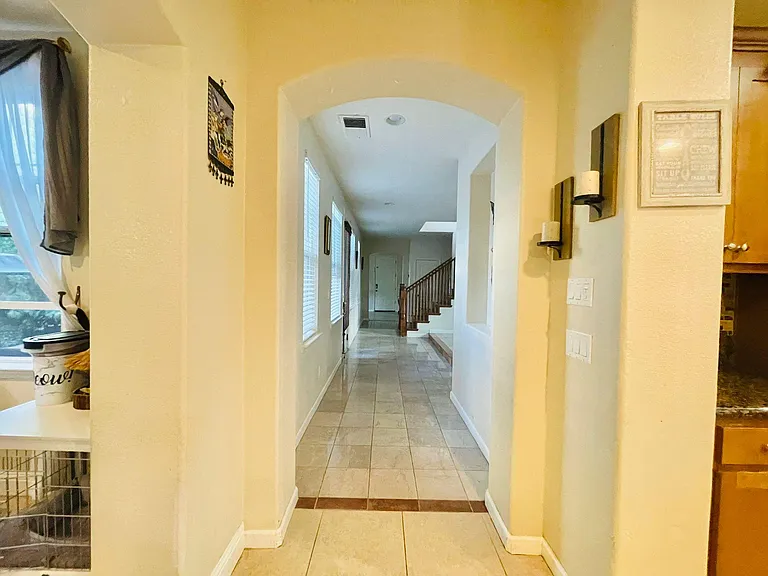 381 W Alameda Dr — Photo 7