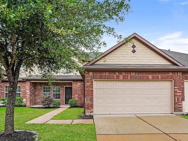 12218 Dona Ln — Photo 3