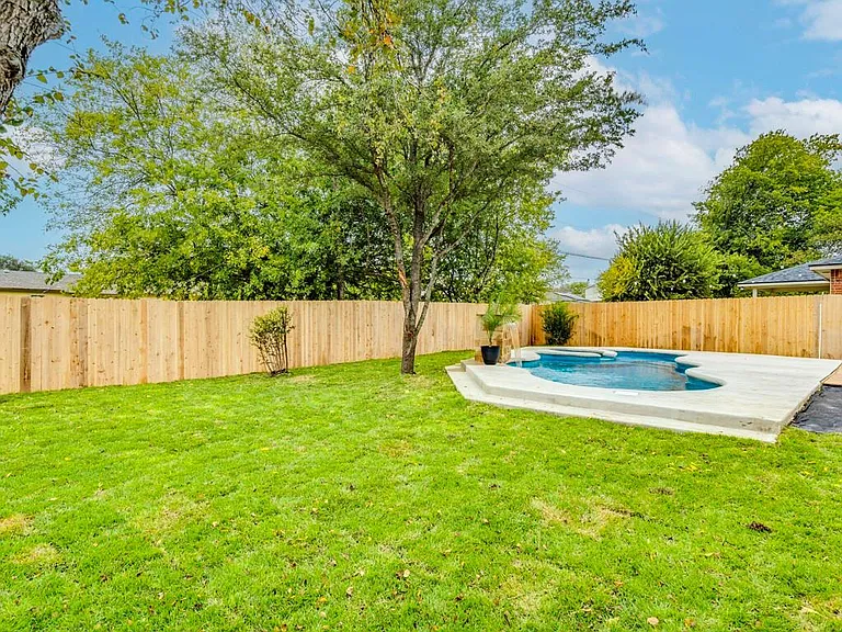 1415 Roxannes Run — Photo 26