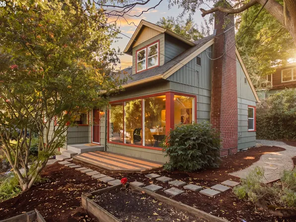 2760 Emerald St, Eugene, OR 97403