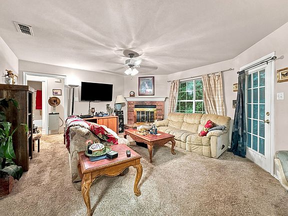 4th image of 107 Lake Dr