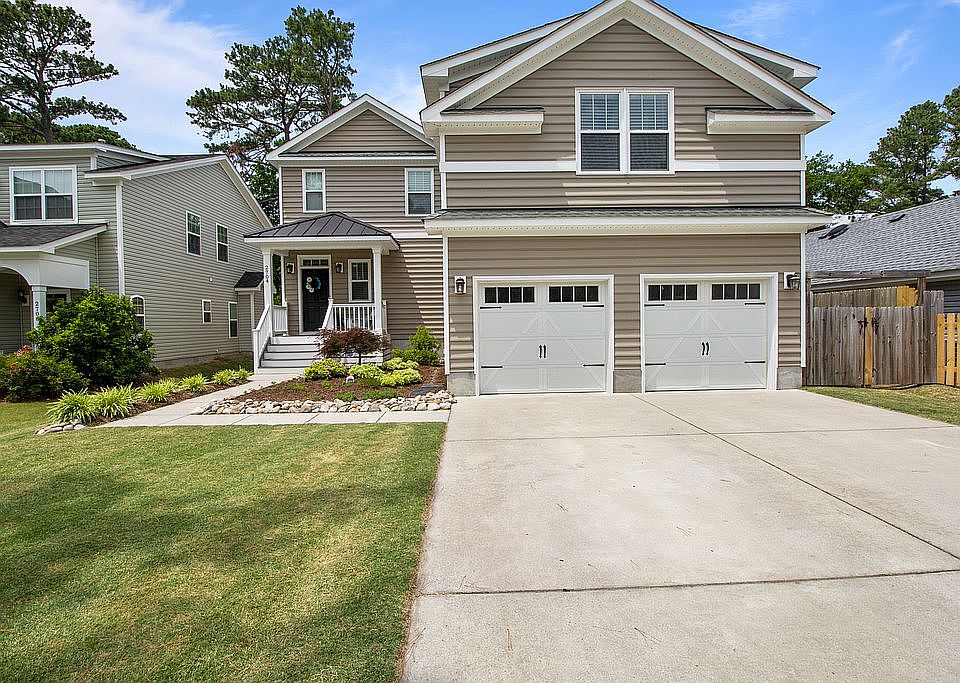 2nd image of 2704 Poinciana Dr