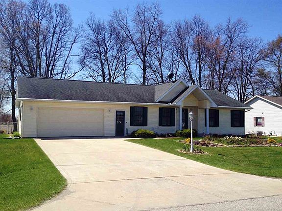 2nd image of 805 E Country Ln