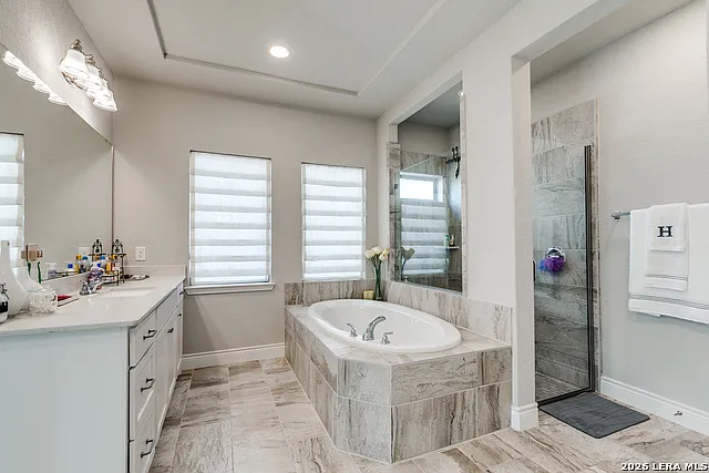 1022 Cadogan Squire — Photo 16
