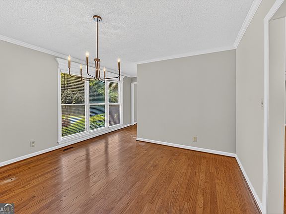 5th image of 312 Ashford Cir