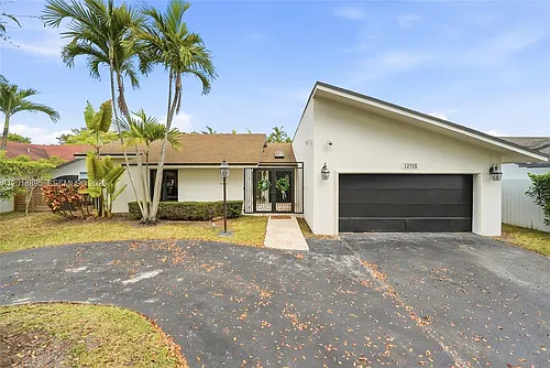 12715 SW 96th Ter Photo 1