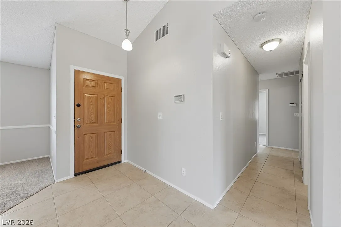4 bed, 2.0 bath, 1805 sqft, $2,450 — Photo 2