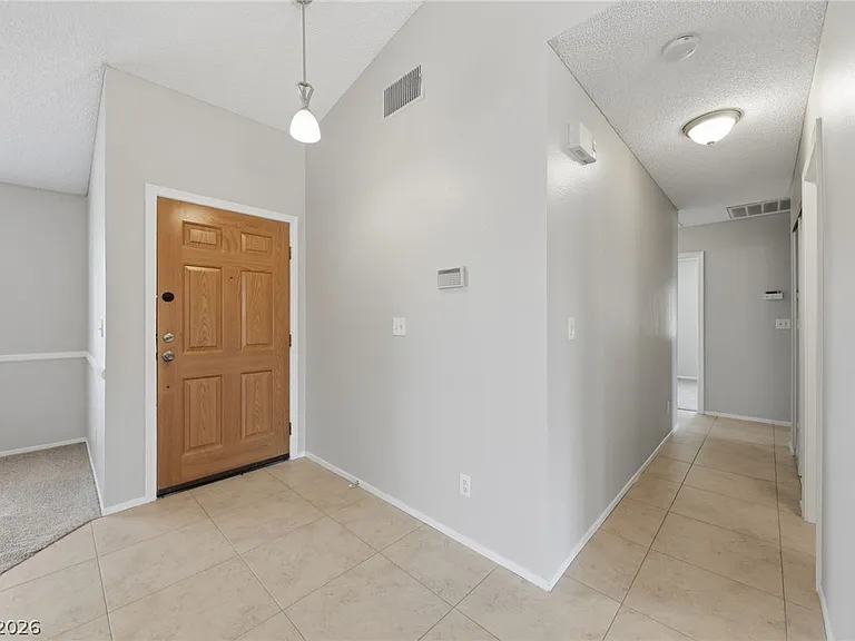 735 Stonecliff Way — Photo 2