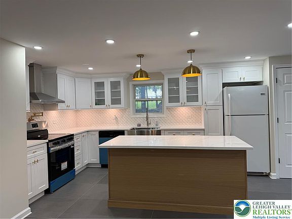 3rd image of 1405 Donalds Rd