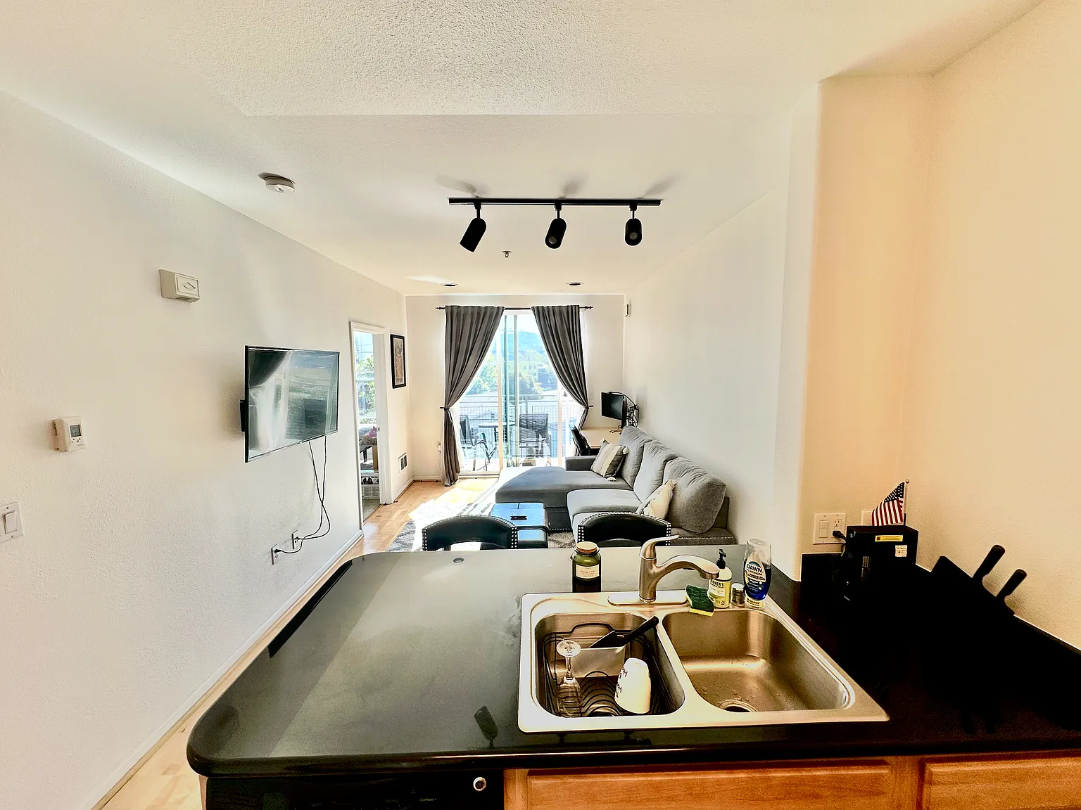 1 bed, 510 sqft, $2,399 — Photo 2