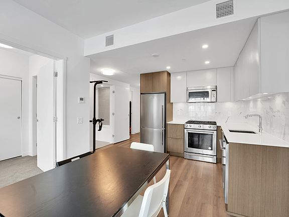 3rd image of 645 Como Lake Ave #314