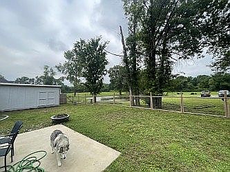 4th image of 1203 Lakewood Dr