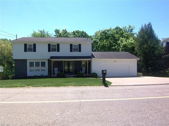 3rd image of 201 N Hills Dr