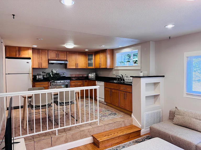 206 Sunnyside Ave #A — Photo 8