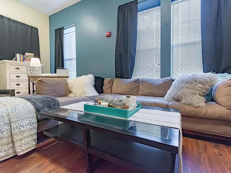 Morton Grad Apartments — Photo 18
