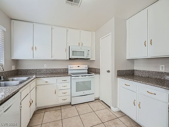 3rd image of 6216 Don Gaspar Ave