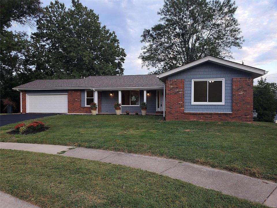 1st image of 52 White Plains Dr