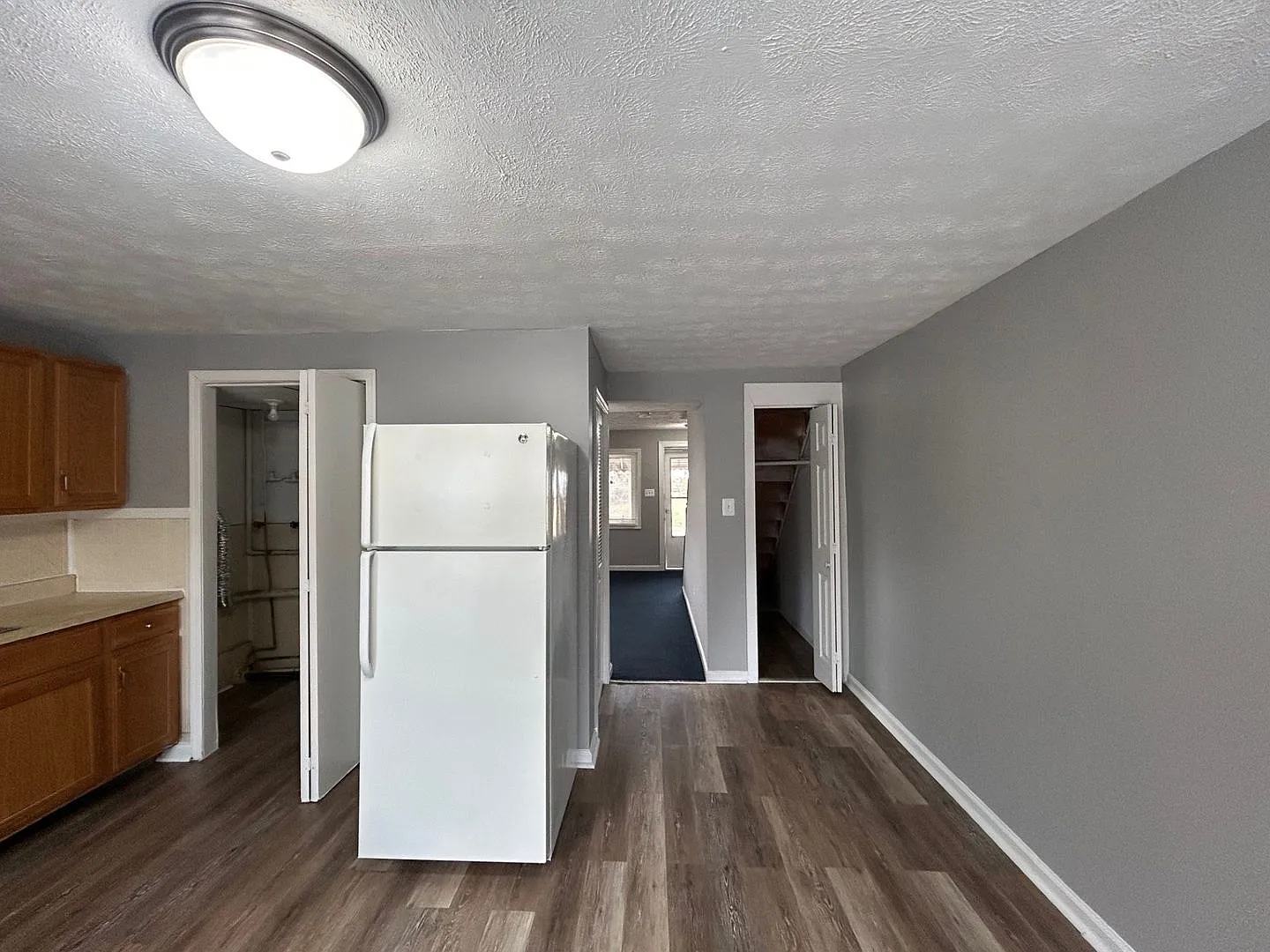 Baltimore - 2 Bedrooms and 1 bath Available! — Photo 3