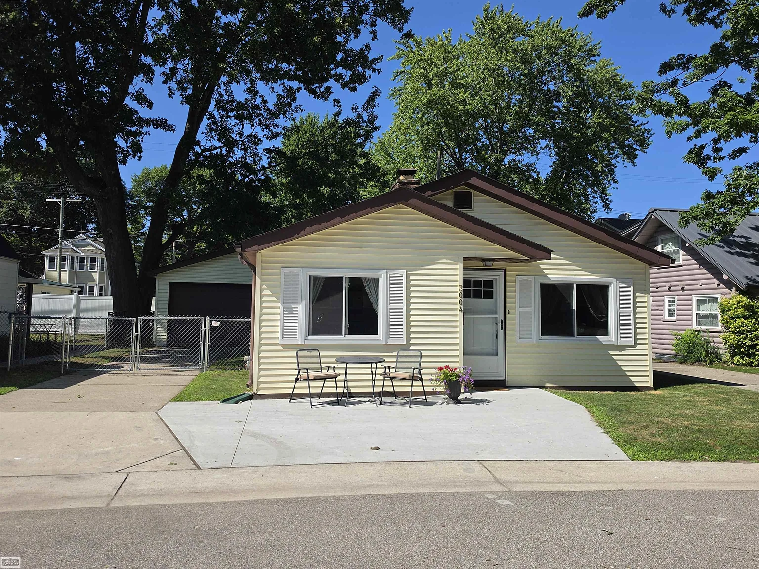 2 bed, 1.0 bath, 808 sqft, $1,500 — Photo 1