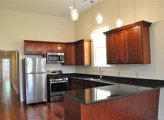 3rd image of 2418 Chippewa St