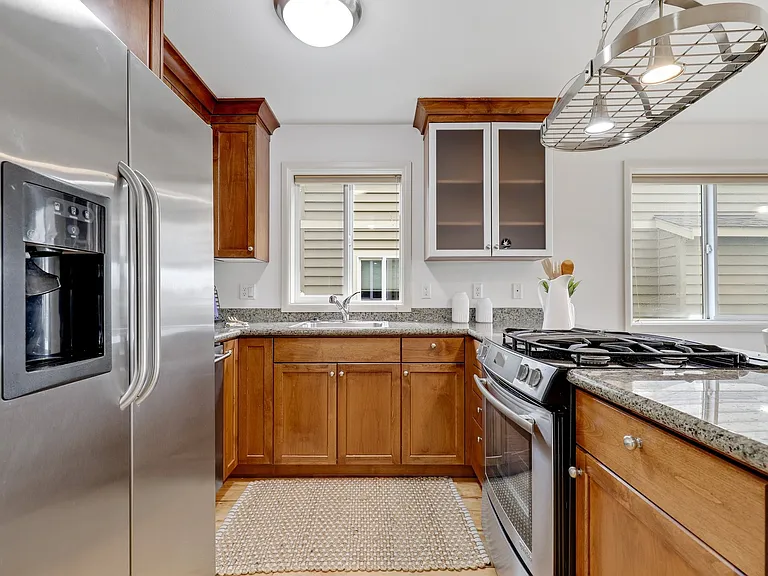 1018 Taylor Ave N #C — Photo 35