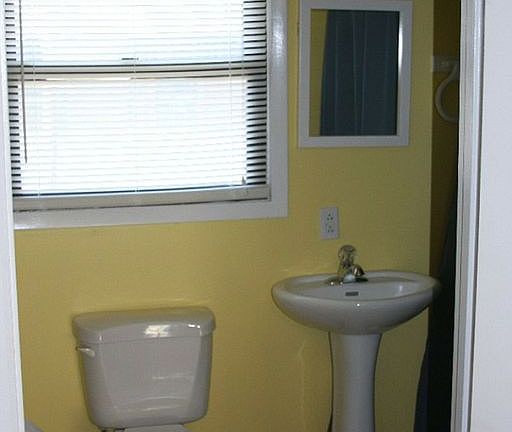 Half Bath/Utility Rm