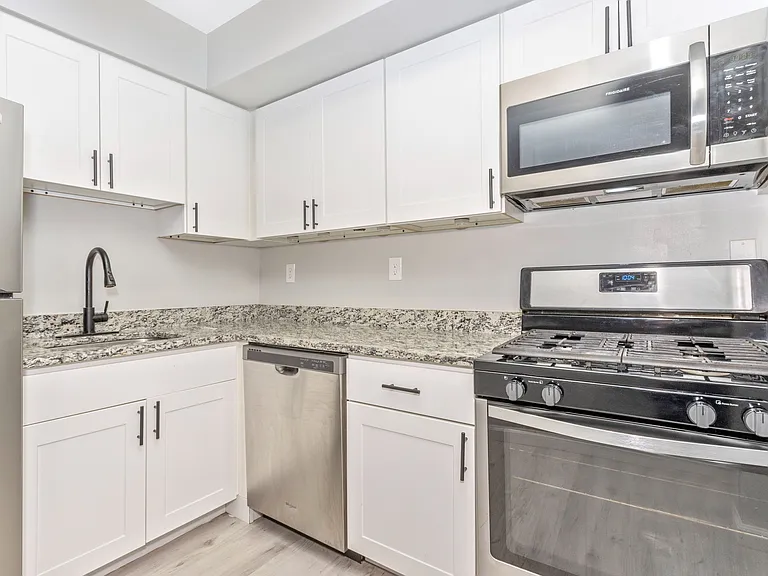 Elegant Kitchen | Apartments in Forestville, MD | Avenue Apartments