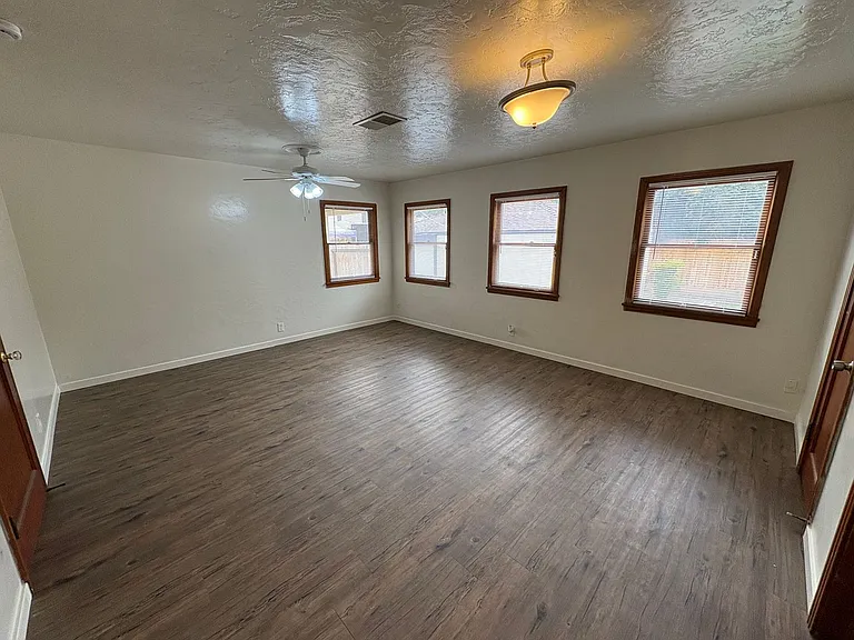 309 W Noble Ave — Photo 21
