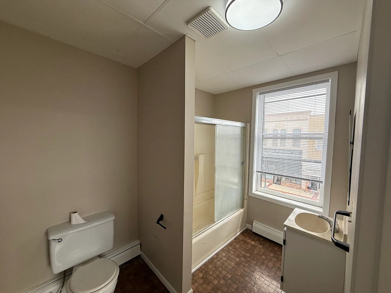 1 bed, $1,000 — Photo 2